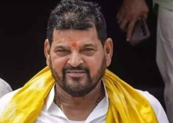 बृजभूषण शरण सिंह को कोर्ट का नोटिस, महिला पहलवानों ने दी बरी होने को चुनौती