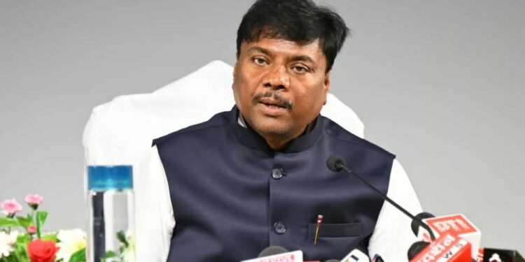 रायपुर : वन एवं जलवायु परिवर्तन मंत्री केदार कश्यप की पत्रवार्ता