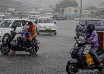 MP Weather: जबलपुर समेत 22 जिलों में आज भारी बारिश, स्ट्रॉन्ग सिस्टम एक्टिव; सतना में स्कूल-कॉलेज बंद
