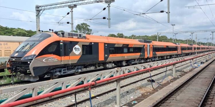 260 वंदे भारत स्लीपर ट्रेनों का बड़ा प्लान, राजधानी एक्सप्रेस को टक्कर देंगी हाईटेक सुविधाएं