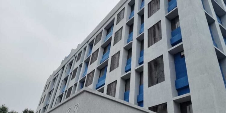 भोपाल के JP अस्पताल की 26 करोड़ की इमारत डेढ़ साल से बंद, मरीज सुविधाओं के इंतजार में