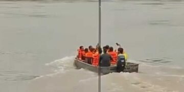 जबलपुर के गौरीघाट में होमगार्ड्स की मोटरबोट डूबी, इंजन खराब होने से नाव में भरा पानी