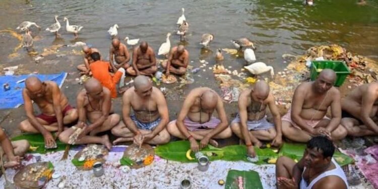 पितृ पक्ष 2026: 27 सितंबर से शुरू होंगे श्राद्ध, 10 अक्टूबर को सर्वपितृ अमावस्या