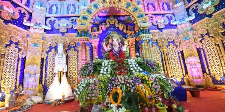 गणेश चतुर्थी पर 200 साल बाद दुर्लभ संयोग, भद्र-मालव्य राजयोग से चमकेंगी 5 राशियां