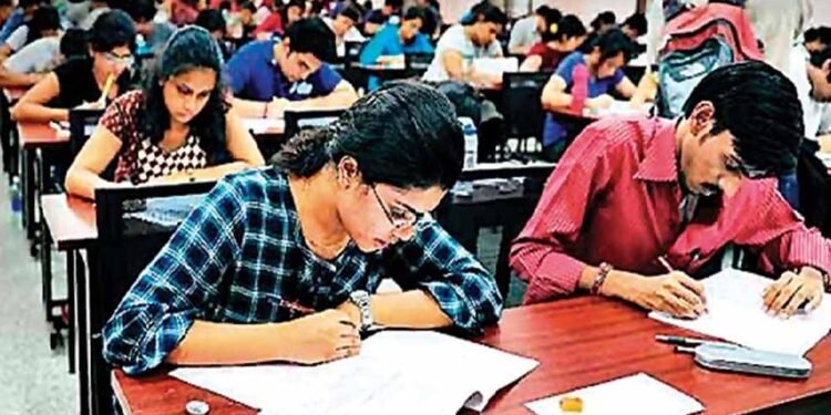 नारायणपुर में छात्रों की पढ़ाई के साथ प्रतियोगी परीक्षाओं की तैयारी पर जोर