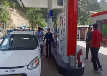 42 लीटर के टैंक में भर दिया 48 लीटर पेट्रोल, पेट्रोल पंप पर मचा बवाल