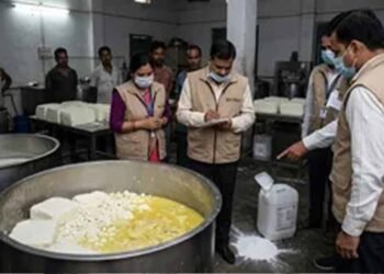 650 किलो संदिग्ध पनीर जब्त, खाद्य विभाग ने जांच के लिए सैंपल भेजे