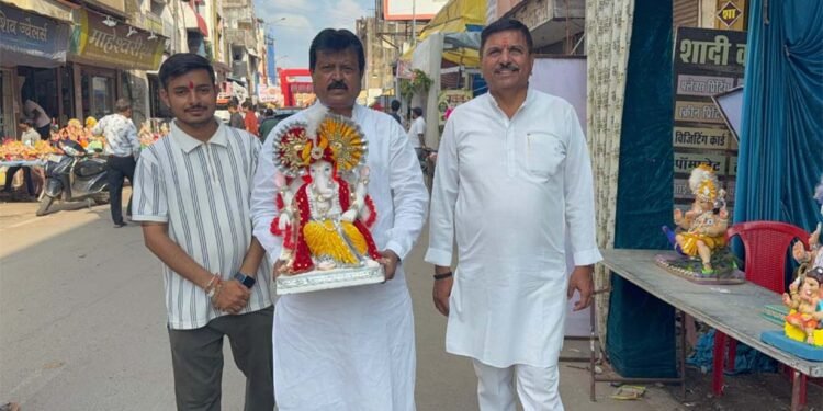 विघ्नहर्ता भगवान गणेश की भक्ति में रमा संजय श्रीवास्तव का निवास’