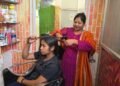 हुनर ने दी आत्मनिर्भरता की राह, ब्यूटी पार्लर से किरण को हर माह 12 से 20 हजार रुपये तक की आय