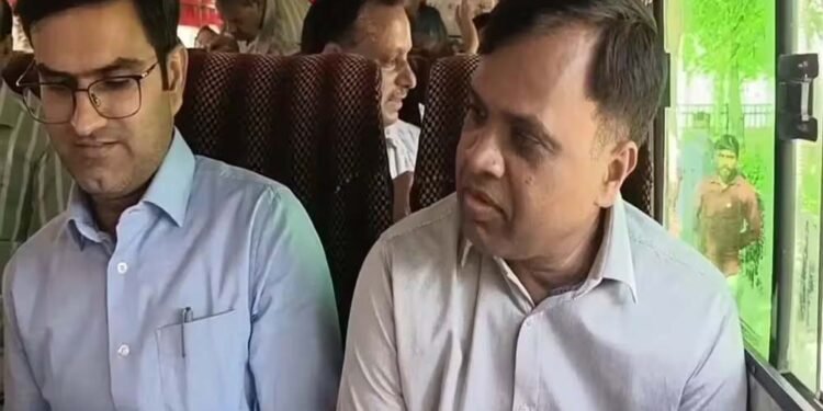 रीवा कलेक्टर बिना फिटनेस-परमिट वाली बस से पहुंचे कार्यक्रम, जांच के बाद बस सीज