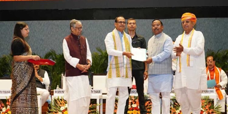 नई दिल्ली राष्ट्रीय कृषि सम्मेलन में शामिल हुए मंत्रीरामविचार नेताम