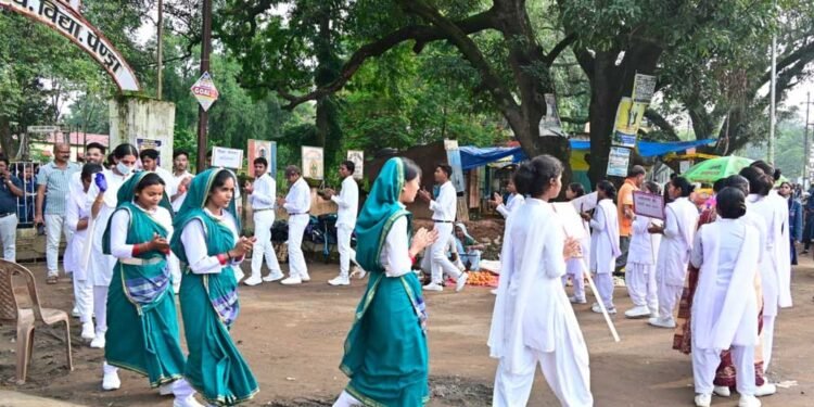 सेवा संकल्प अभियान के तहत नुक्कड़ नाटक और रंगोली से विद्यार्थियों ने दिया जागरूकता एवं राष्ट्र निर्माण का संदेश