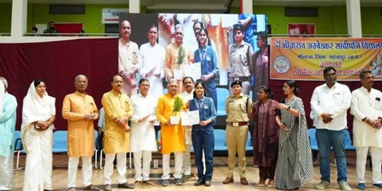 प्रतिभा को अवसर देना सरकार की प्राथमिकता : मंत्री  परमार