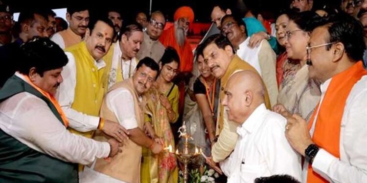 शिप्रा तट और महाकाल महालोक में 33.27 लाख दीये एकसाथ किये गये प्रज्ज्वलित, बना वर्ल्ड रिकार्ड