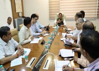उप मुख्यमंत्री शुक्ल ने मंत्रालय में स्वास्थ्य अधोसंरचनाओं के निर्माण कार्यों की प्रगति की समीक्षा की