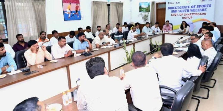 खेल संघों के साथ समन्वय से खिलाड़ियों को मिलेंगे ज्यादा मंच, खेल गतिविधियों में तेजी के निर्देश
