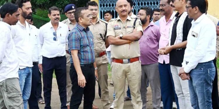 कलेक्टर-पुलिस अधीक्षक ने आगामी पर्वों की तैयारियों का लिया जायजा