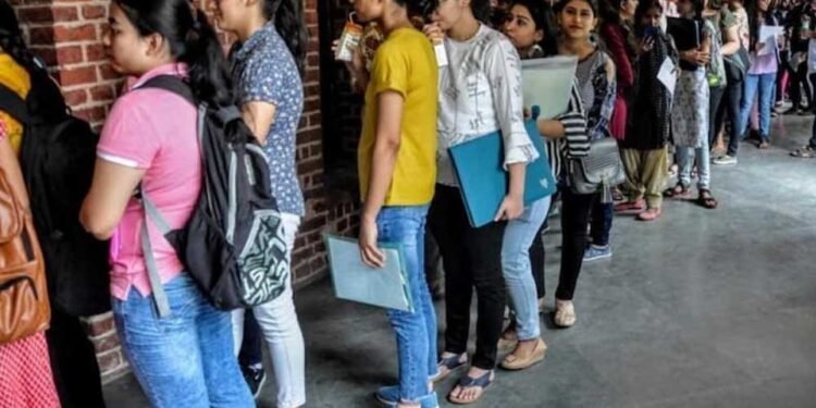 डिप्लोमा पाठ्यक्रमों में प्रवेश का अंतिम अवसर