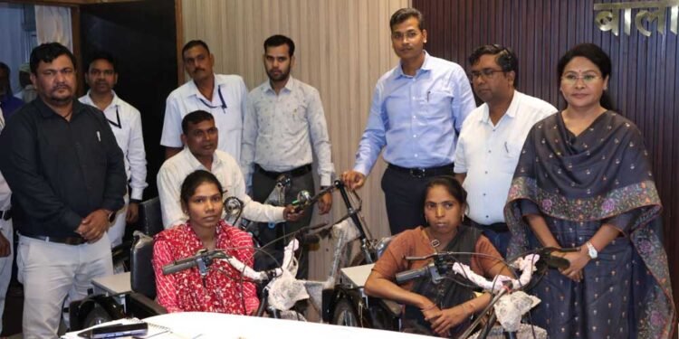 तीन दिव्यांगजनों की राह हुई आसान, मिली ट्राईसिकल बोले ‘धन्यवाद विष्णु भैया’