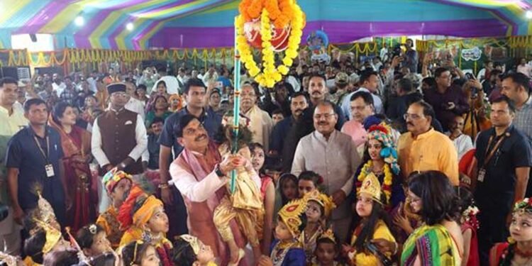 भगवान कृष्ण ने स्वयं कष्ट सहे, लेकिन दूसरों के लिए प्रशस्त किया सुख-समृद्धि का रास्ता : मुख्यमंत्री डॉ. यादव