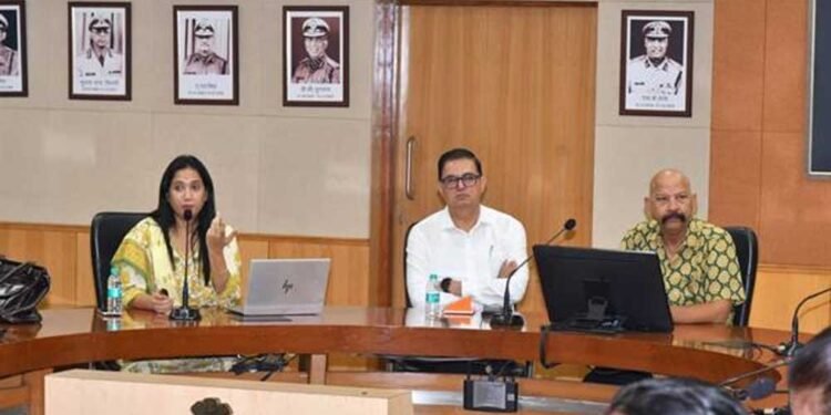 तीन दिवसीय फॉरेंसिक, वैज्ञानिक एवं डिजिटल विवेचना प्रशिक्षण कार्यशाला के दूसरे दिन भौतिकी, रसायन, विष विज्ञान, डीएनए, क्राइम सीन किट एवं बैलिस्टिक्स साक्ष्य प्रबंधन पर विशेषज्ञों ने दिया व्यावहारिक प्रशिक्षण