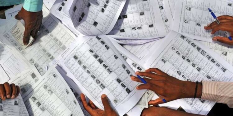 चुनाव आयोग का बड़ा बयान, Form-6 के साथ अब नहीं देना होगा अतिरिक्त घोषणा पत्र