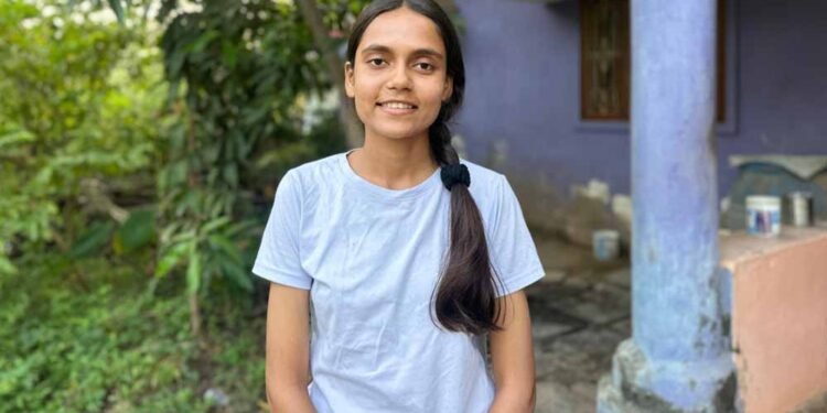 श्रमिक परिवार की बेटी निकिता के सपनों को मिला संबल, नोनी सशक्तिकरण योजना से पढ़ाई की राह हुई आसान