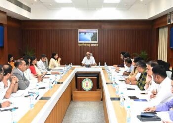 सीएम हेल्पलाइन में दर्ज शिकायतों का गंभीरता से निराकरण करें- मुख्य सचिव विकासशील
