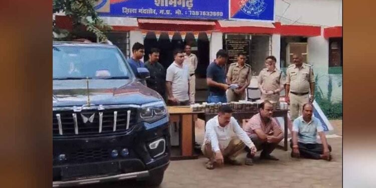 बिना नंबर की स्कॉर्पियो से मिले ₹1.29 करोड़ कैश, स्पेशल बॉक्स में छिपाई थी रकम