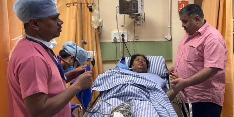 जशपुर विधायक  रायमुनि भगत का कुशलक्षेम जानने अस्पताल पहुंचे पर्यटन मंत्री राजेश अग्रवाल