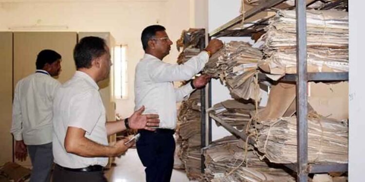 परिवहन सचिव ने किया सीहोर जिला परिवहन कार्यालय का निरीक्षण, नागरिकों को त्वरित और बेहतर सेवाएं देने के दिये निर्देश