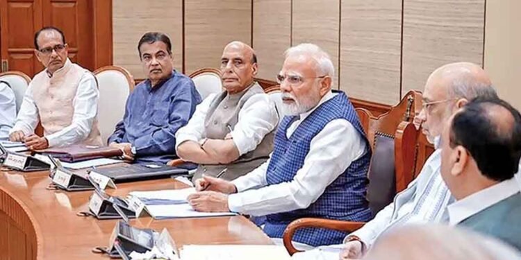 मोदी कैबिनेट का बड़ा फैसला, पेंशन योजनाओं से हटा इंदिरा गांधी का नाम
