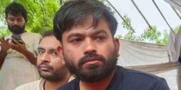 अभिजीत दीपके की अपील- दिवाली तक प्रदर्शन नहीं, परिवार के साथ समय बिताएं