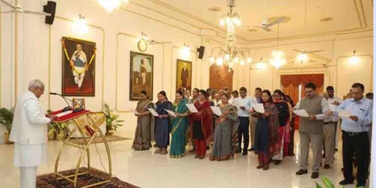 राज्यपाल मंगुभाई पटेल ने राष्ट्रीय एकता दिवस पर दिलाई एकता की शपथ, लोकभवन में मनाई सरदार पटेल की जयंती