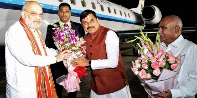 अमित शाह रात 12 बजे पहुंचे भोपाल, स्टेट हैंगर पर CM और BJP प्रदेश अध्यक्ष ने की अगवानी