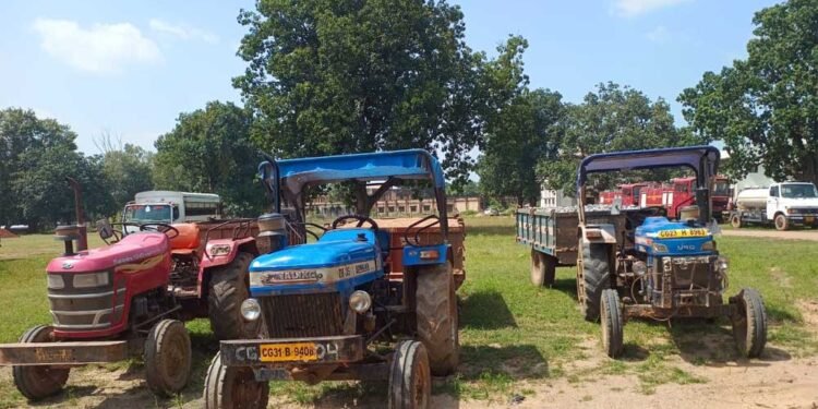 अवैध खनिज परिवहन पर सख्ती, रेत-पत्थर से भरे 6 वाहन जब्त