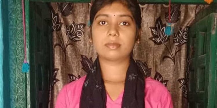 लाड़ली लक्ष्मी योजना ने बदली अंशिता की जिंदगी, संघर्षों को मात देकर कॉलेज तक पहुंची बेटी