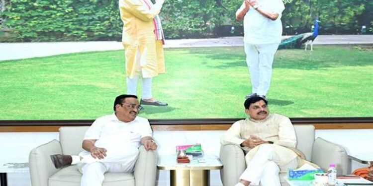 मुख्यमंत्री डॉ. यादव ने केंद्रीय जल शक्ति मंत्री  पाटिल से की भेंट