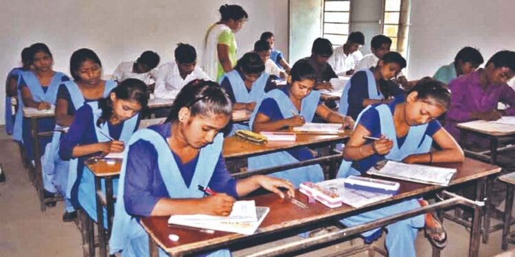 दुर्ग के सरकारी स्कूलों में कमजोर रिजल्ट पर प्राचार्यों से जवाब तलब