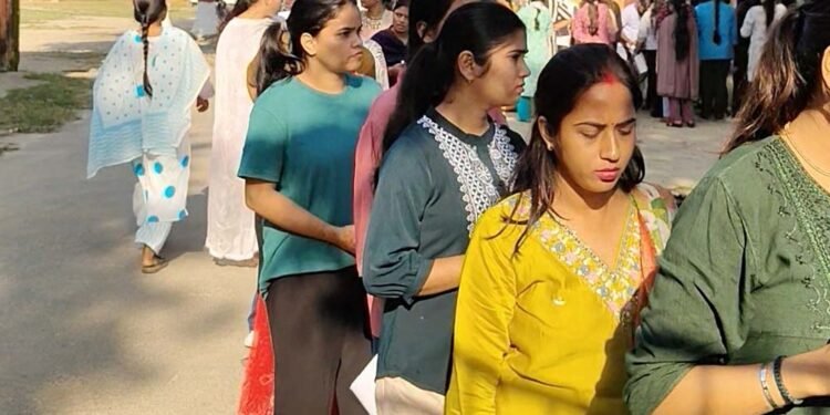 Bilaspur में SET परीक्षा के दौरान कलावा काटने पर बवाल, कोतवाली पुलिस ने संभाला मोर्चा