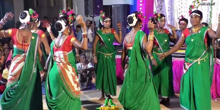 बलौदाबाजार में लोक नर्तक दलों ने सुआ नृत्य से मोहा दर्शकों का मन