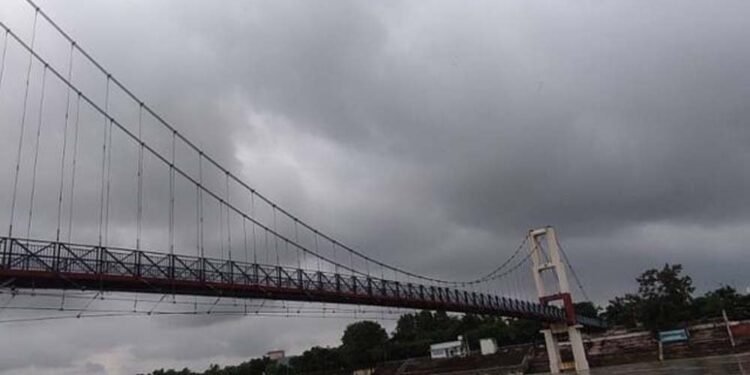 CG Weather Update: छत्तीसगढ़ में चक्रवाती तूफान का असर, अगले 5 दिन बारिश के आसार