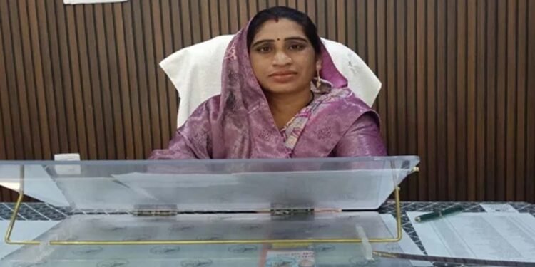 CG में जनपद अध्यक्ष के खिलाफ अविश्वास प्रस्ताव, SDM को दिया आवेदन