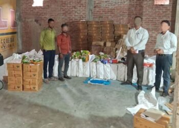 CG News: राजनांदगांव के औंधी में खुले में मिला जहरीले कीटनाशकों का जखीरा, मचा हड़कंप