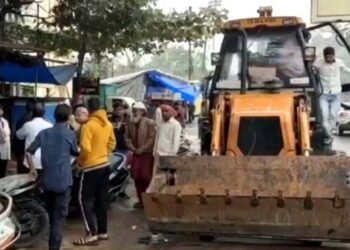 राजनांदगांव में गाय का कटा सिर मिलने पर आरोपी की दुकान पर चला बुलडोजर