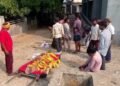 गुना में शव घर ले जाने से रोका, अस्पताल के बाहर सजानी पड़ी अर्थी