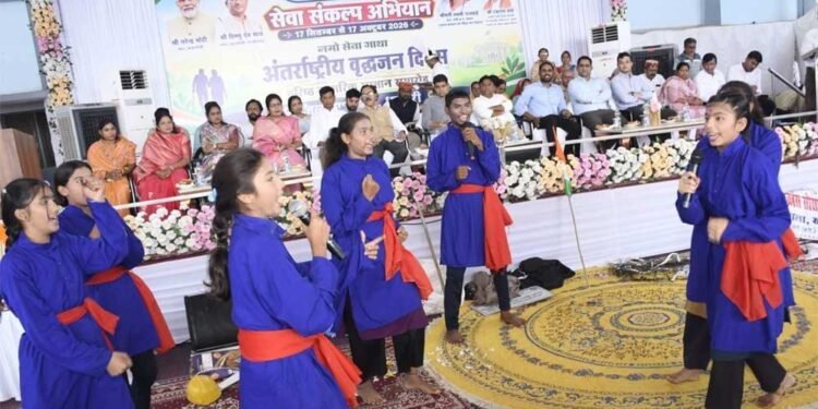 नुक्कड़ नाटक के जरिए पहुँचाया जनकल्याणकारी योजनाओं का संदेश