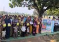 आयुक्त  तारन प्रकाश सिन्हा ने खंडुआ में किया सिंचाई नाली निर्माण कार्य का निरीक्षण, श्रमिकों से किया सीधा संवाद