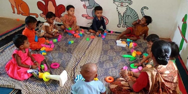 लइका घर’ से संवर रहा ग्रामीण बचपन: कुपोषण पर प्रहार और शिक्षा की मजबूत नींव