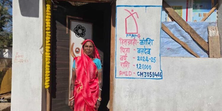 पति के निधन के बाद अकेली रह गईं भुइरी बाई, प्रधानमंत्री आवास योजना से मिला सुरक्षित आशियाना